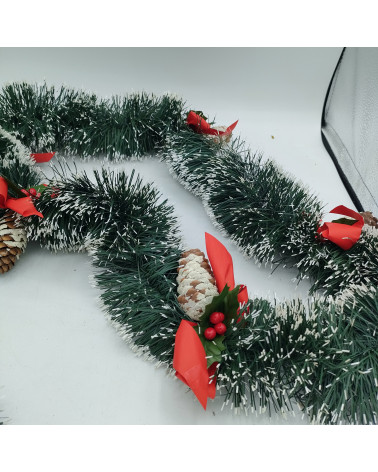 Guirlande verte enneigée